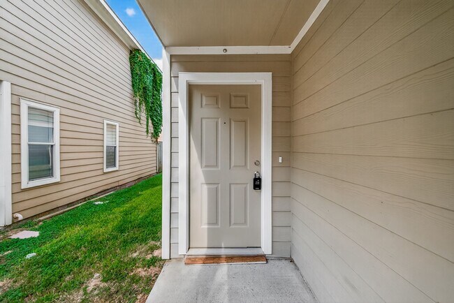 Photo - 6115 Shadow Isle Ln