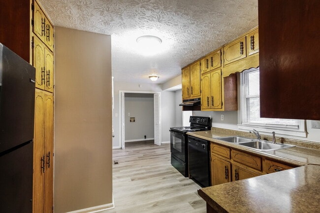 2244 Briarwood Cir SW