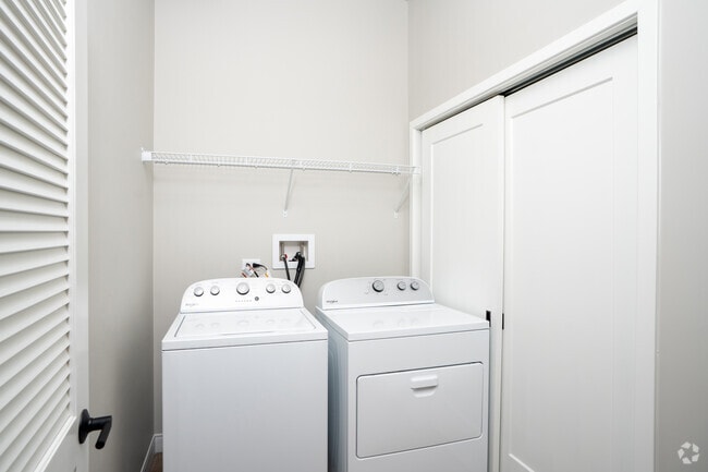 1BR, 1BA - 832SF - Laundry Room