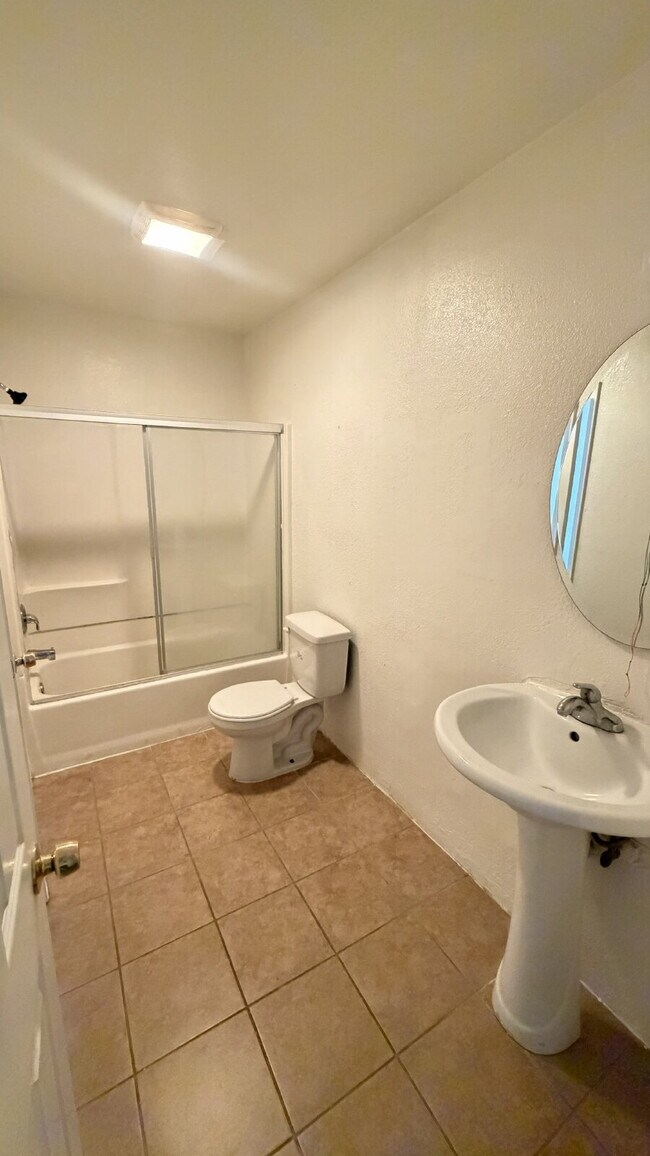 Photo - Spacious 3 Bed / 1 Bath Apartment with Open Layout & In-Unit Laundry Unit B