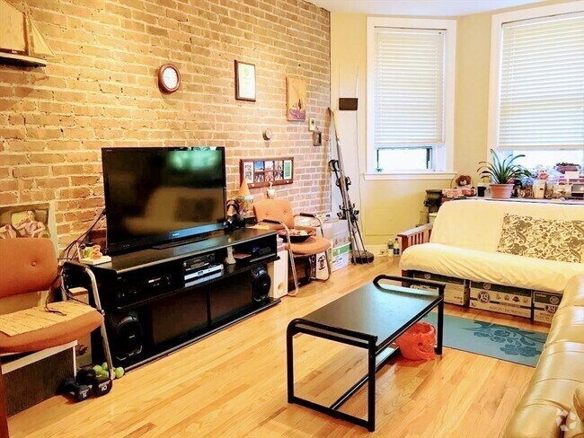Building Photo - 380 Riverway Unit 6 Rental