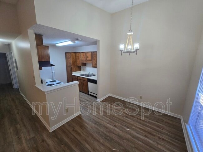 Photo - 8430 Country Walk Dr