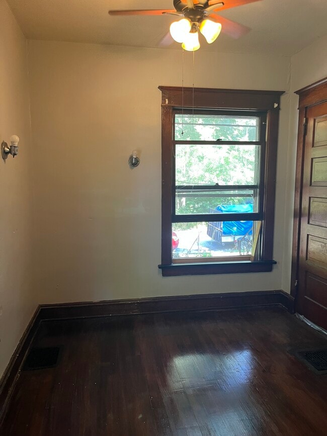 Building Photo - 1603 W 10th St Rental