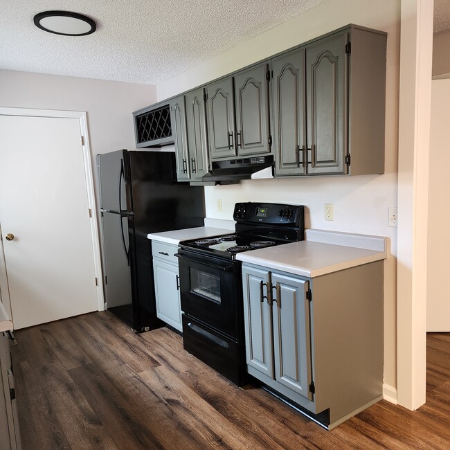 Photo - 2036 Merle Ln