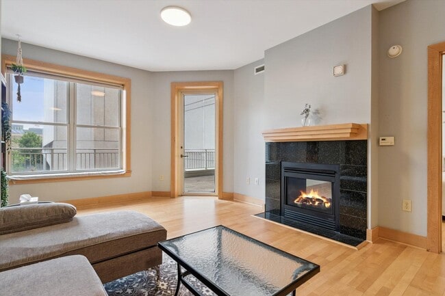 Photo - 333 W Mifflin St Unidad 4090