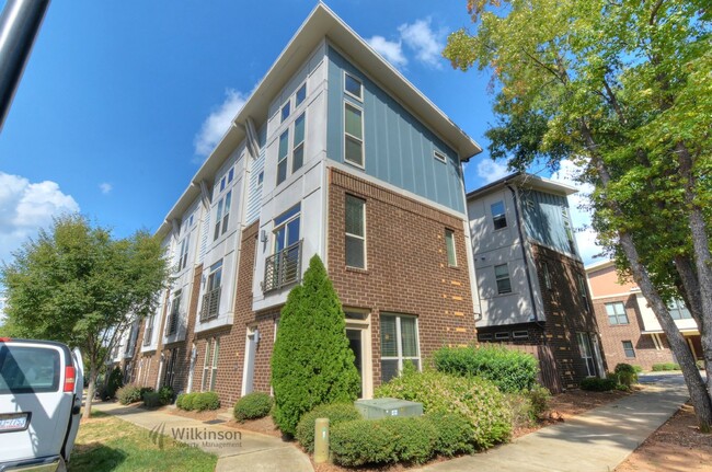 NODA Townhome- 3 Story End Unit 2 Bed 2.5 Bth - NODA Townhome- 3 Story End Unit 2 Bed 2.5 Bth