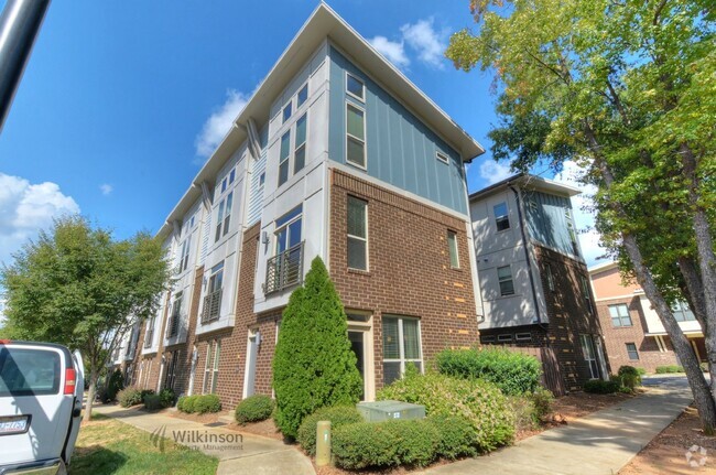 Building Photo - NODA Townhome- 3 Story End Unit 2 Bed 2.5 Bth