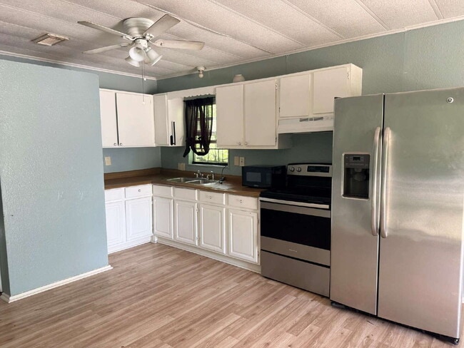 Building Photo - 1410 Avant Ave Unit 2