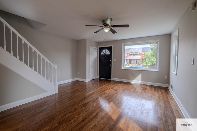 Photo - 1924 Penhall Rd