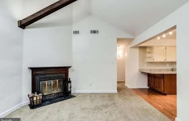 Building Photo - 2107 N Taft St Unit 16