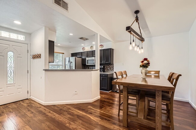 Photo - 13910 Merseyside Dr