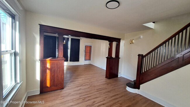 Photo - 909 Linden St