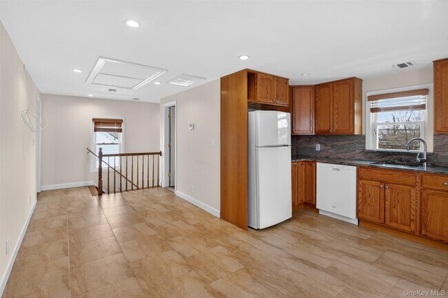 Photo - 256 Royal Ave