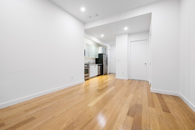 Building Photo - 43 Exchange Pl Unit Q