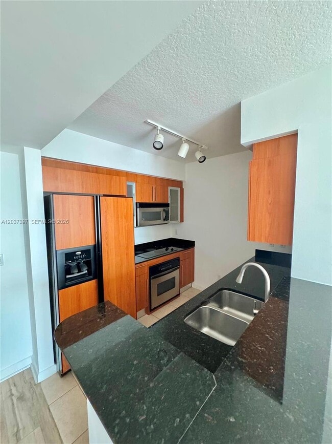 Building Photo - 325 S Biscayne Blvd Unit 1116