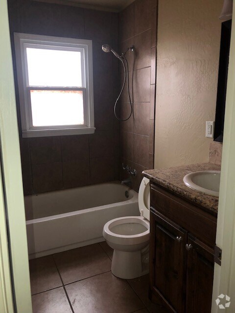 Building Photo - 4/2 Home for Rent