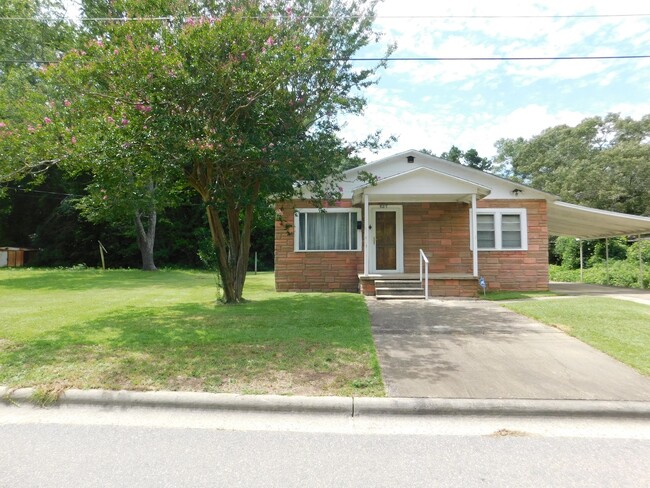 505 Fourth Street, Laurinburg, NC 28352 - 505 Fourth Street, Laurinburg, NC 28352 House