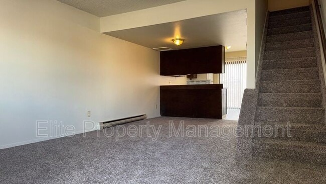Photo - 25 Royal Crest Dr