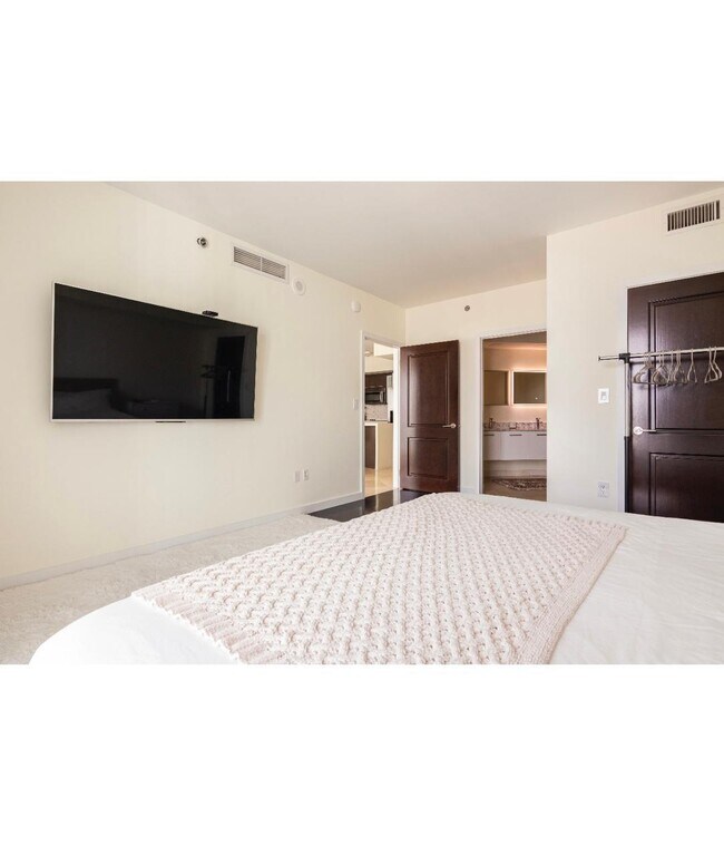Photo - 55 SE 6th St Unidad 4007