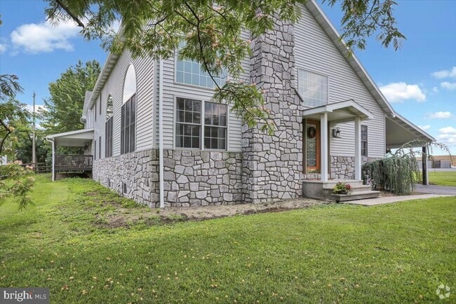 Building Photo - 2209 Shartlesville Rd Rental