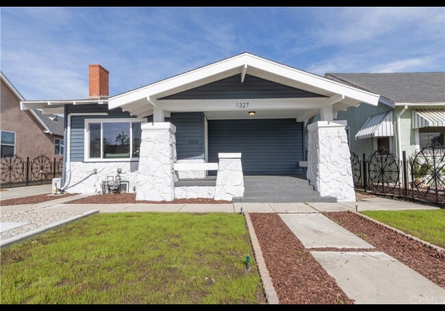 Building Photo - 1327 W 77th St