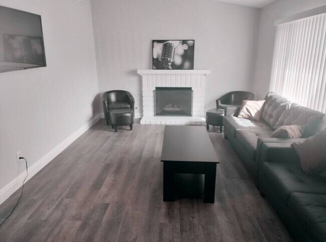 Photo - 2120 Wagonwheel Ave