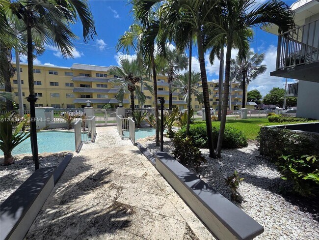 7401 SW 82nd St Unit 201S