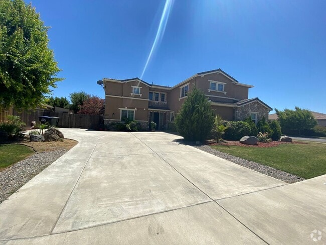 Building Photo - Big beautiful Home for rent in Visalia, Ca