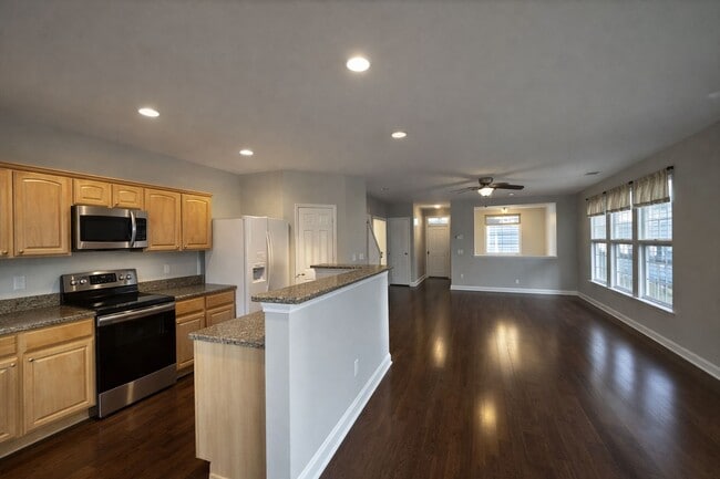 Photo - 121 Walnut Cove Dr