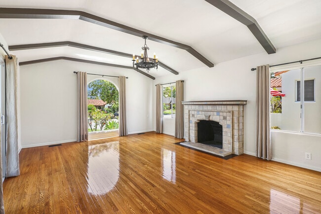 Living Room hardwood floors - 2207 E Mountain St