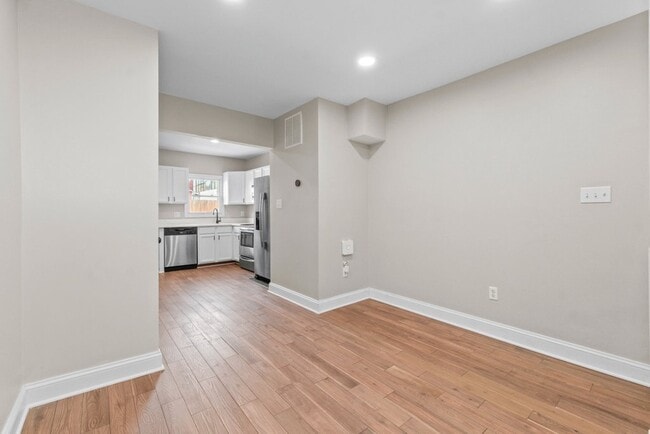 Photo - 324 W 29th St