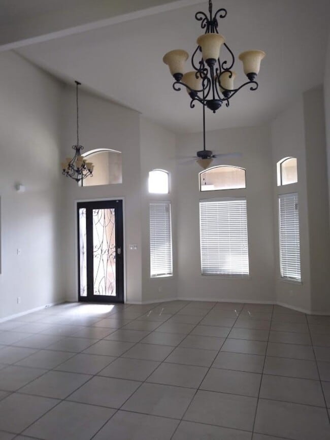 Photo - 6572 Berringer St