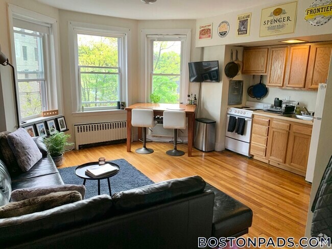 Building Photo - 33 Lancaster Terrace Rental
