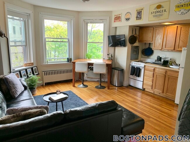 Building Photo - 33 Lancaster Terrace Rental