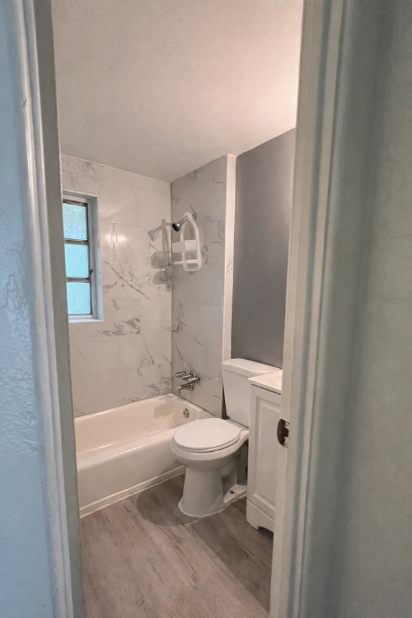 Photo - 2217 W 39th St