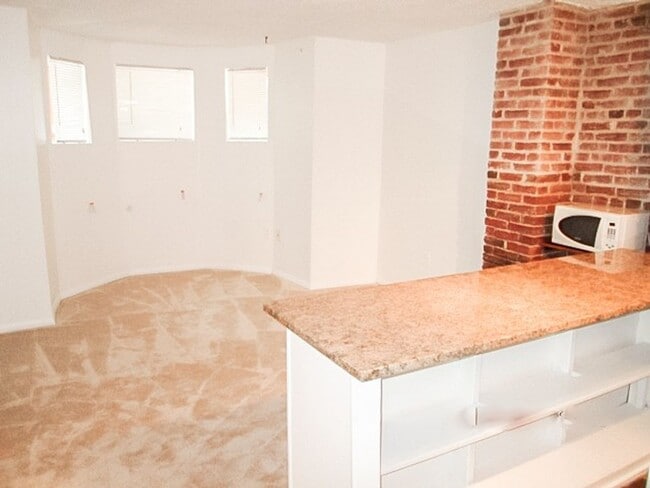 Photo - 2147 N St NW Unidad B (lower)