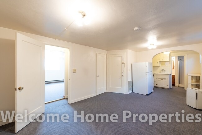 Building Photo - 512 S College Ave Unit 512 S College #2