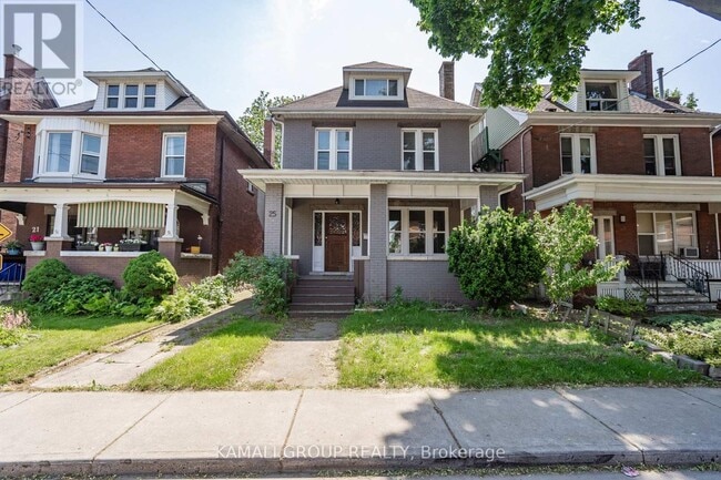 Photo - 25 Spadina Ave