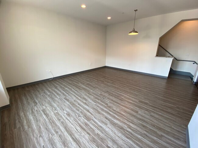 Photo - 117 E Berkeley St