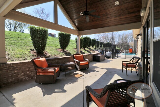 Poolside Lounge