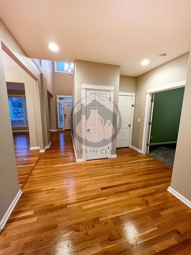 Photo - Luxurious Spacious Keizer Home -