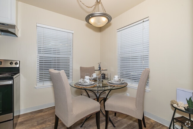 3BR, 2BA - 1,020SF - Dining Room - Parkside Apartments