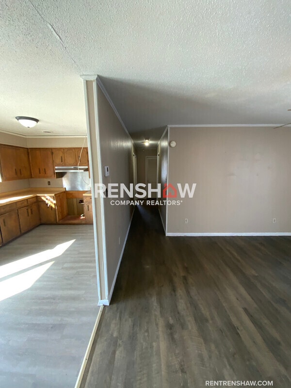 Photo - 307 Woodford Cove