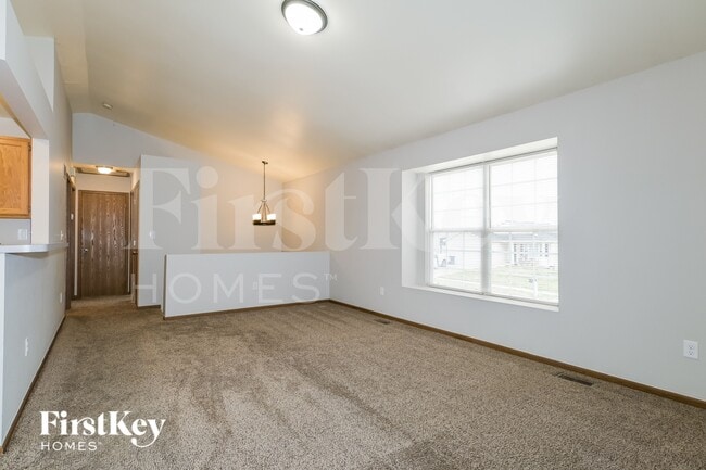 Photo - 710 Tobermory Ct