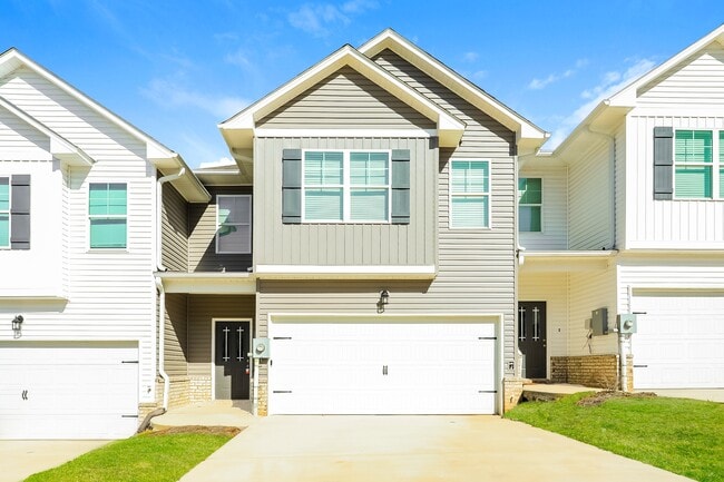 Building Photo - 120 The Heights Dr