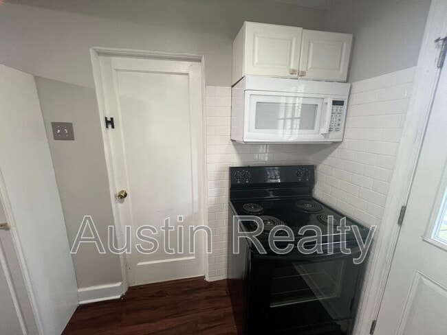 Photo - 8713 Maryknoll Ave
