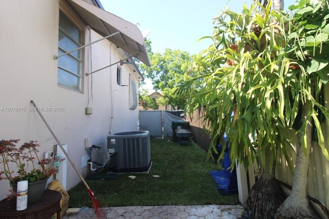 Photo - 5860 SW 9th St Unit A