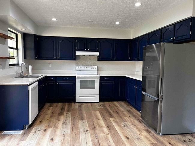 Photo - 208 Mount David Dr