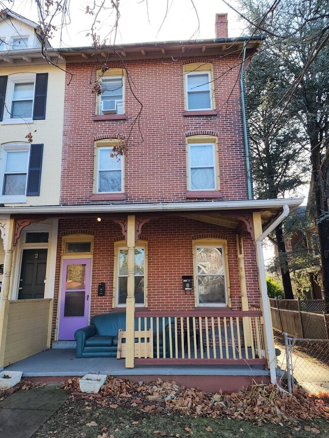Building Photo - 109 W 4th Ave Unit 2 Rental