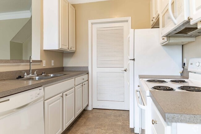 2BR, 1.5BA - 1,122SF - Kitchen